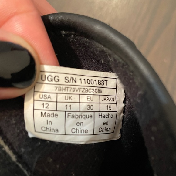 Ugg Harwell Big Kids Black Leather Zip - Picture 8 of 8